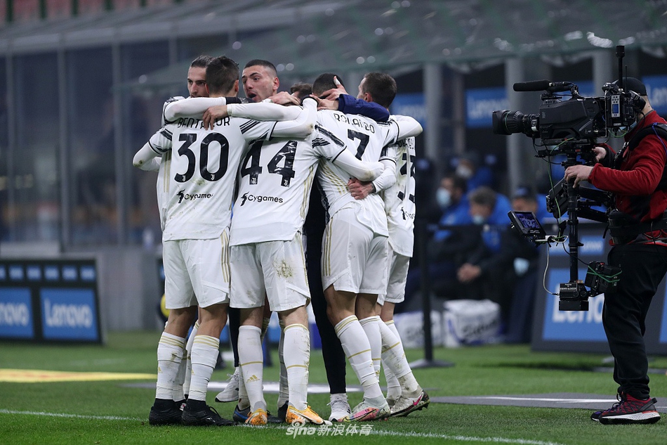 نتائج مباريات أمس في دوري الأبطالمفاجآت وأهداف مثيرة