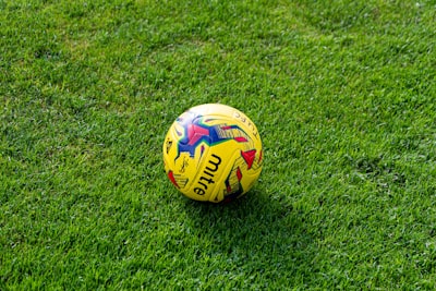الهلالوالاهليالسعوديةقصةالتنافسالأبرزفيالكرةالسعودية